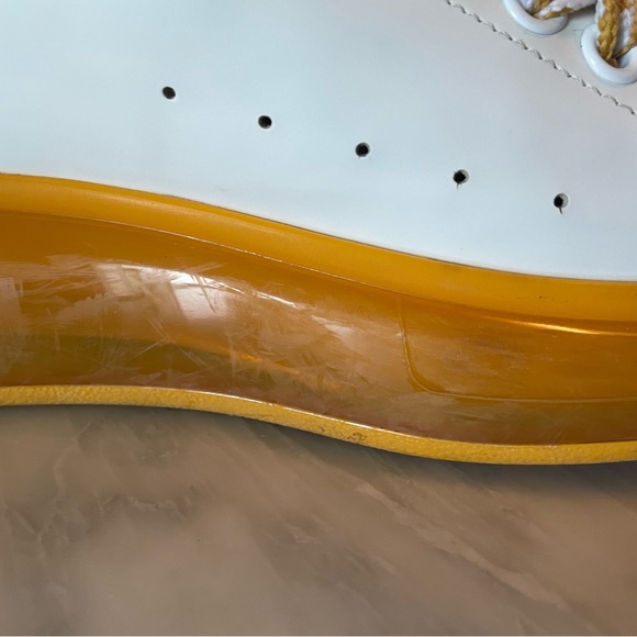 Alexander McQueen sneakers size 37.5 white and yellow gold. - Picture 7 of 7